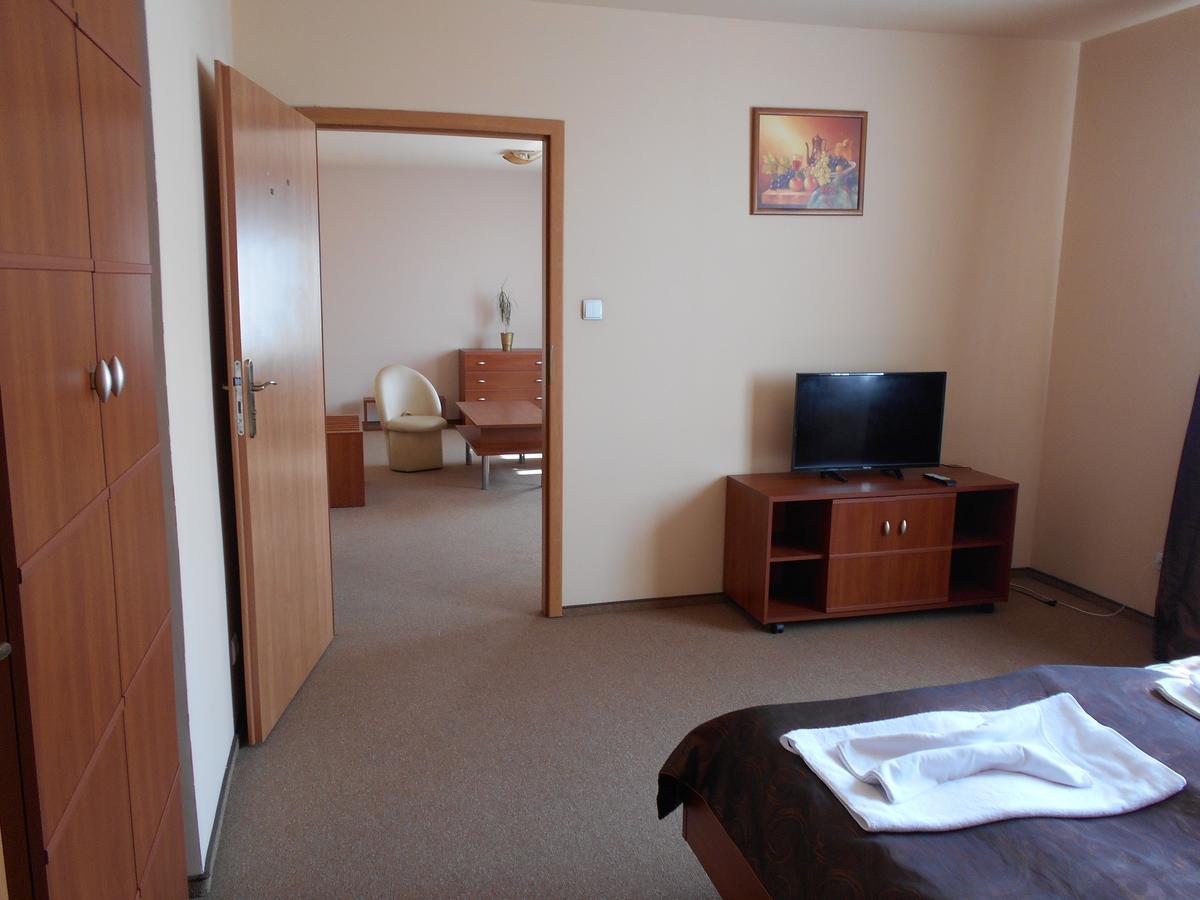 Hotel Astor Радом Екстериор снимка