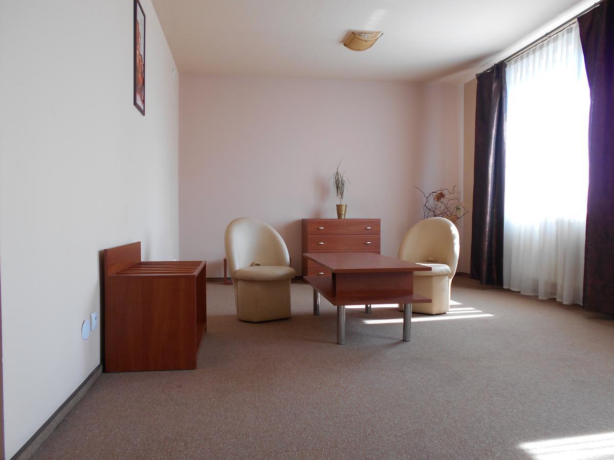 Hotel Astor Радом Екстериор снимка