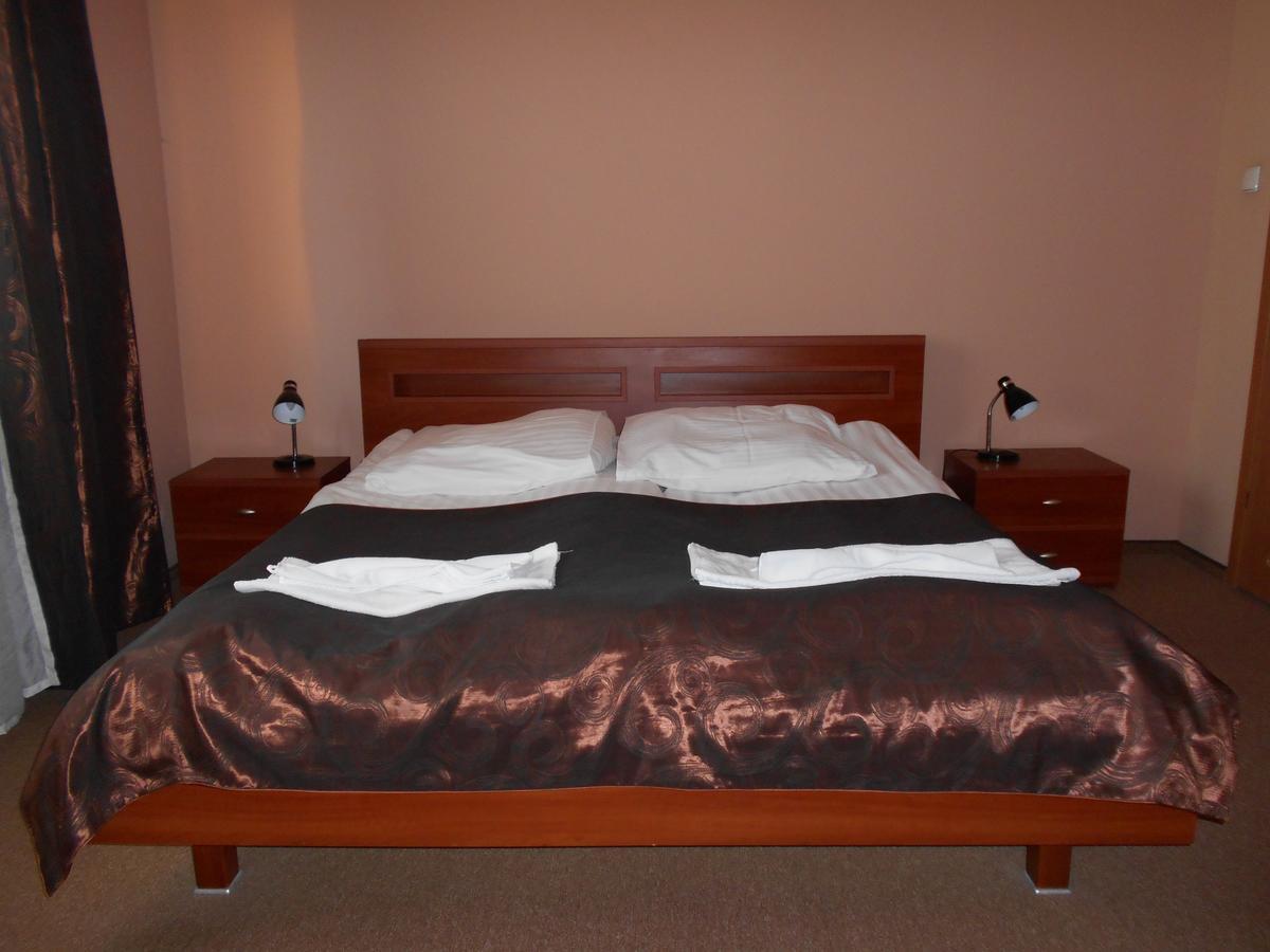 Hotel Astor Радом Екстериор снимка