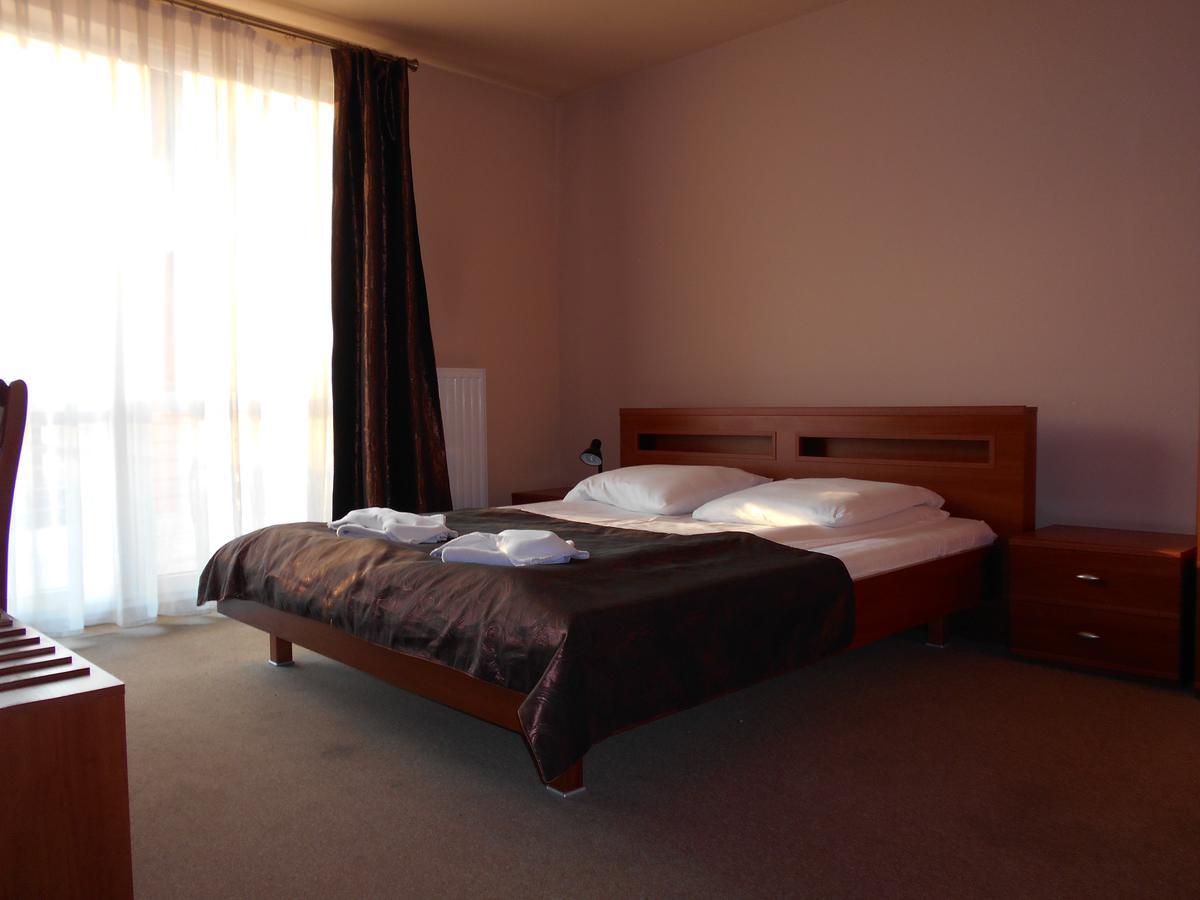 Hotel Astor Радом Екстериор снимка